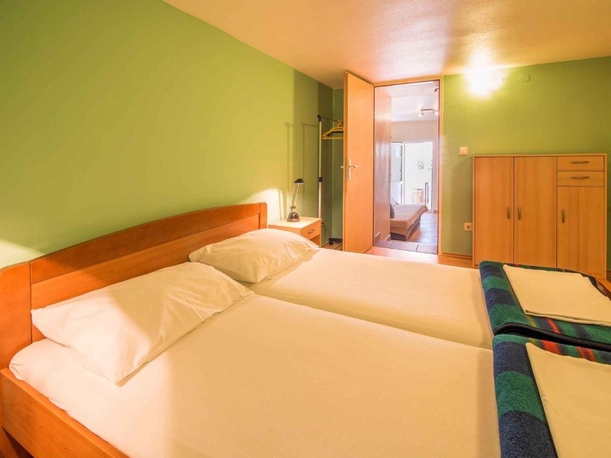 Apartment In Vrbnik/Insel Krk 13614 Zewnętrze zdjęcie