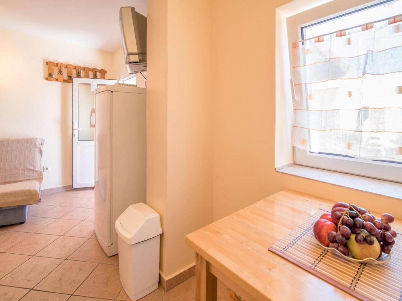 Apartment In Vrbnik/Insel Krk 13614 Zewnętrze zdjęcie