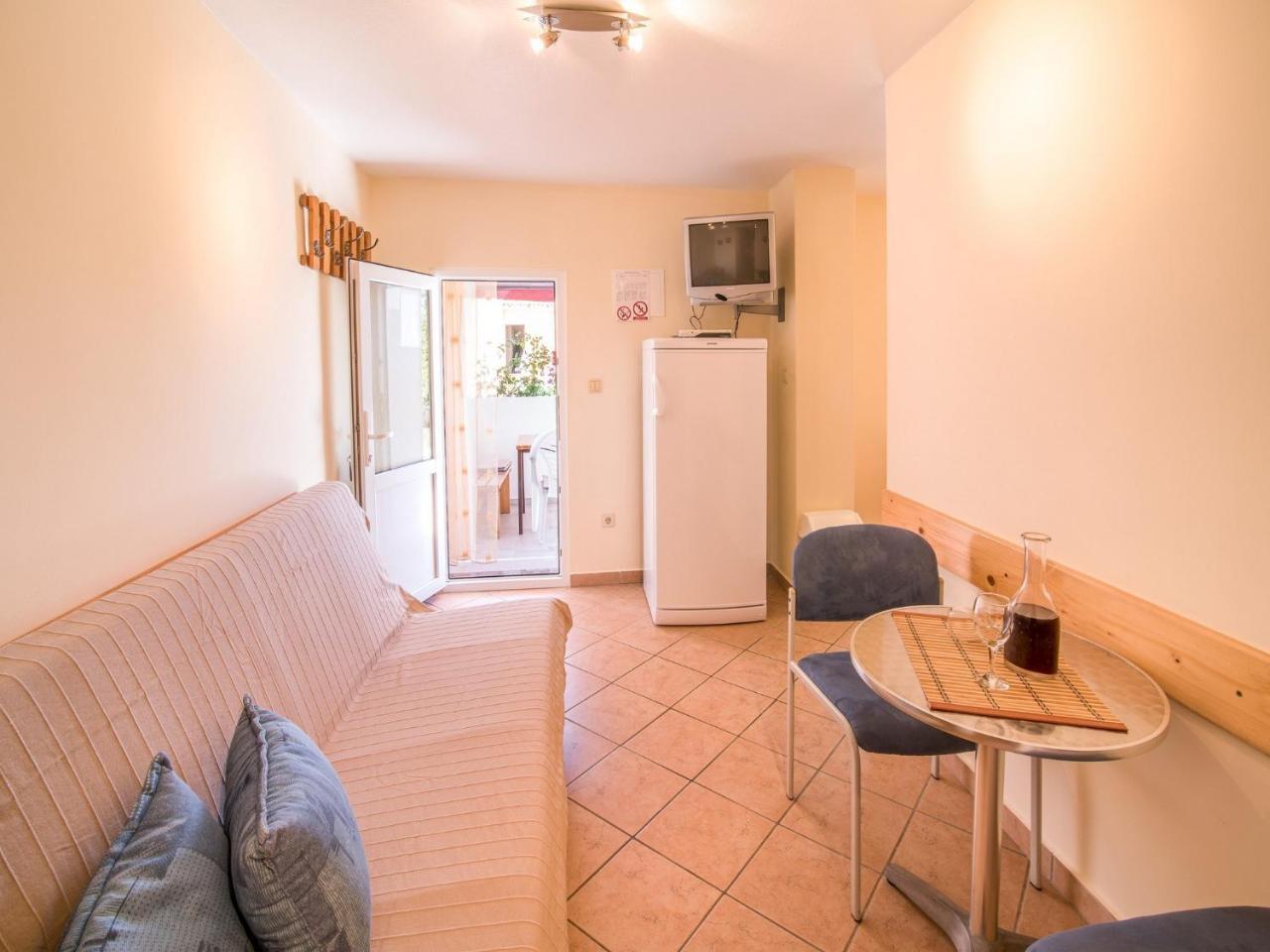 Apartment In Vrbnik/Insel Krk 13614 Zewnętrze zdjęcie